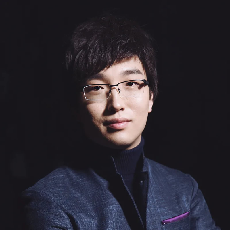 元杰哈尔滨音乐学院钢琴系主任，教授